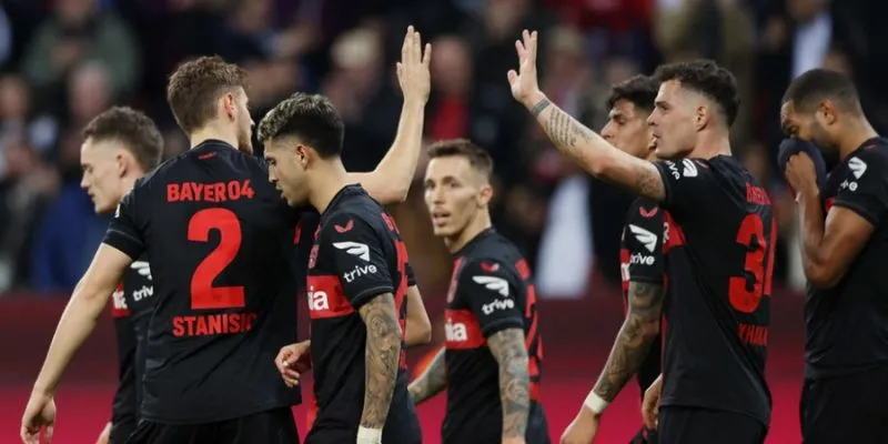 Bayer Leverkusen có lối chơi bóng chuyển biến rất thần tốc và nhuần nhuyễn